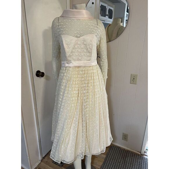 Unique Vintage Womens Large Peach Ivory Lace V-Back Formal Wedding Dress NWT - Picture 3 of 13